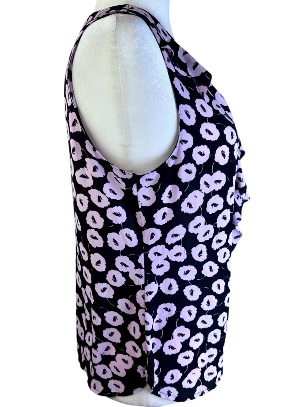 LOFT Black Sleeveless Blouse with Lilac Floral Pattern and Front Ruffle Size LP - Picture 7 of 11